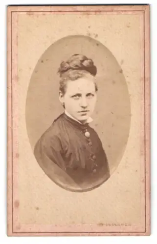 Fotografie V. Lobenwein, Klagenfurt, Völkermarkter Vorstadt 28, Porträt einer Dame