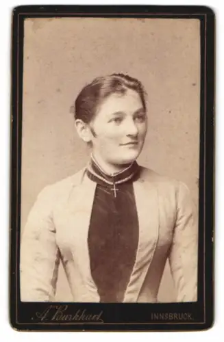 Fotografie A. Burkhardt, Innsbruck, Landhausgasse 7, Portrait einer jungen Frau
