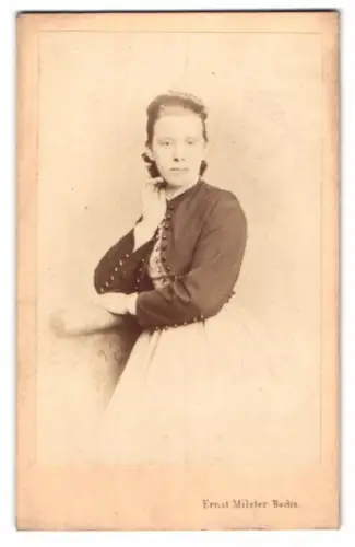 Fotografie Ernst Milster, Berlin, Unter den Linden 13, Porträt einer jungen Frau