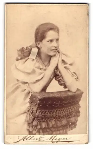 Fotografie Albert Meyer, Berlin, Alexander-Strasse 45, Porträt einer Dame