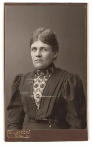 Fotografie Billström, Kiel, Holstenstrasse 43, Porträt einer Frau