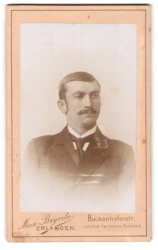 Fotografie Max Beyerle, Erlangen, Buckenhoferstr., Porträt eines eleganten Herrn