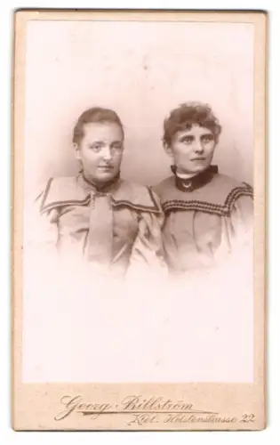 Fotografie Georg Billström, Kiel, Holstenstrasse 22, Zwei Frauen im Portrait