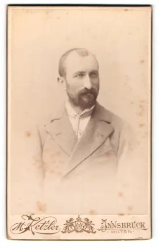 Fotografie Max Ketzler, Innsbruck, Heiligegeiststrasse 4, Porträt eines Mannes mit Bart
