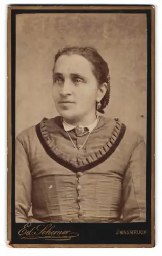 Fotografie Ed. Schermer, Innsbruck, Rudolfsstrasse 6, Porträt einer Dame