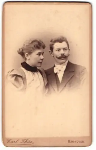 Fotografie Carl Thies, Hannover, Höltystrasse 13, Porträt eines Paares