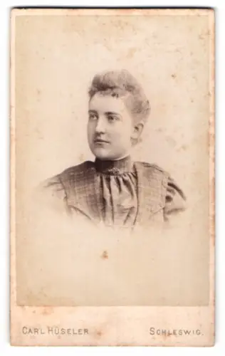 Fotografie Carl Hüseler, Schleswig, Stadtweg 147, Porträt einer jungen Frau