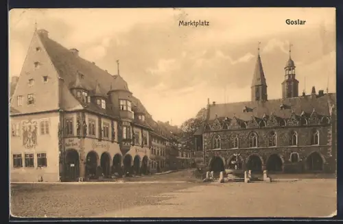 AK Goslar, Marktplatz mit Rathaus und Brunnen