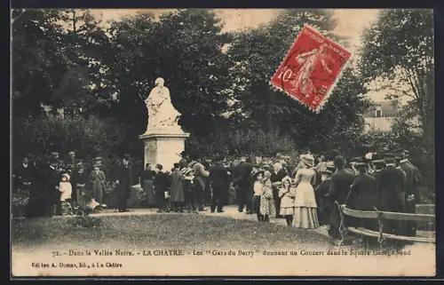 AK La Chatre, Dans la Vallée Noire, Les Gars du Berry donnant un Concert dans le Square George Sand
