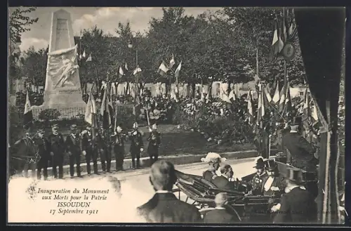 AK Issoudun, Inauguration du Monument aux Morts pour la Patrie 1911