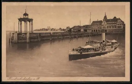 AK Friedrichshafen a. B., Hafen, Dampfschiff, Hafenpavillon