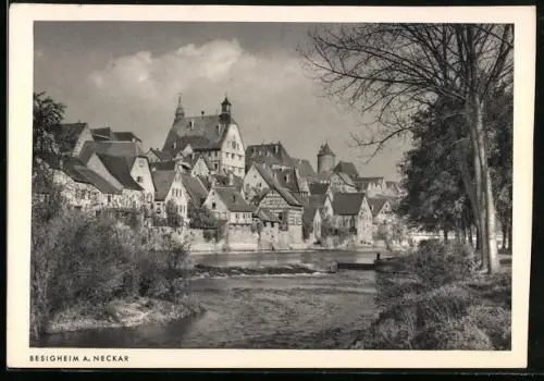 AK Besigheim a. Neckar, Altstadtansicht mit Stadtkirche und Neckarufer