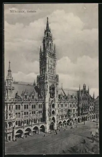 AK München, Rathaus mit Strassenpartie