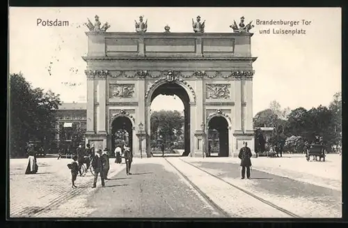 AK Potsdam, Strassenpartie am Barndenburger Tor & Luisenplatz