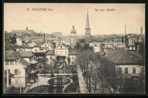 AK Arnstadt /Thür., Vor dem Riedtor mit Strassenpartie