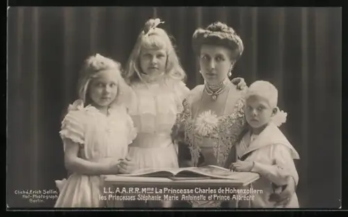 AK Prinzessin Charles von Hohenzollern mit Kindern