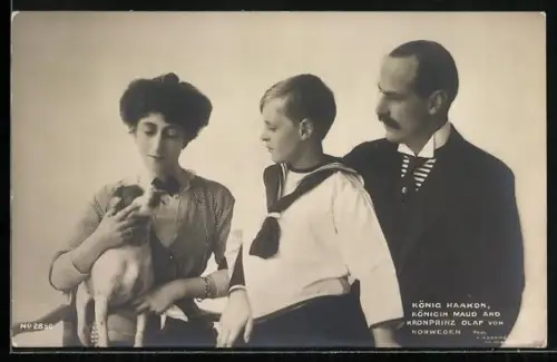 AK König Haakon, Königin Maud und Kronprinz Olaf von Norwegen