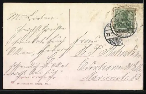 AK Zeppelins Luftschiff im Fluge, Zeppelin im Flug über dem Wasser