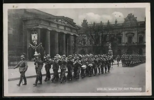 AK Berlin, Ehrenmal, Unter den Linden, Wachablösung