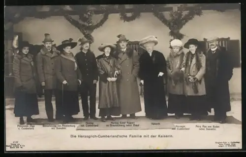 Foto-AK Die Herzoglich-Cumberland`sche Familie mit der Kaiserin