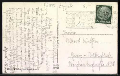 AK Friedrichshafen a. B., Ortsansicht mit fliegendem Zeppelin, 