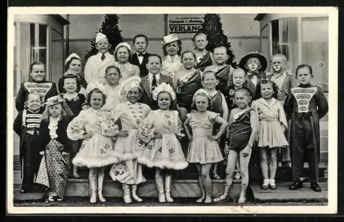 AK C. H. Schäfers Circus-Stadt Liliput, Artist_Innen in Kostümen