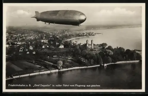 AK Friedrichshafen a. B., Graf Zeppelin in voller Fahrt, Flugzeugaufnahme