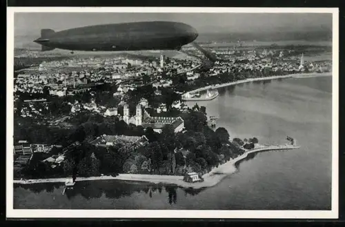 AK Friedrichshafen, Luftschiff Zeppelin über der Stadt