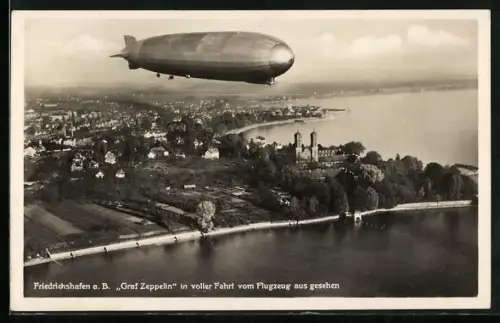 AK Friedrichshafen a. B., Graf Zeppelin in voller Fahrt, Flugzeugaufnahme