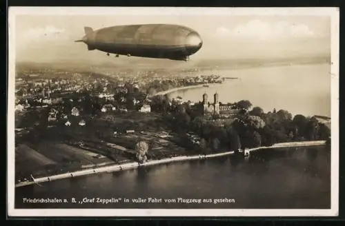 AK Friedrichshafen a. B., Graf Zeppelin in voller Fahrt, Flugzeugaufnahme