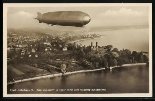 AK Friedrichshafen a. B., Graf Zeppelin in voller Fahrt, Flugzeugaufnahme