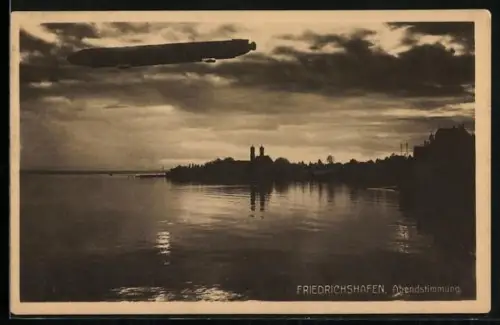 AK Friedrichshafen a. B., Abendstimmung mit Luftschiff