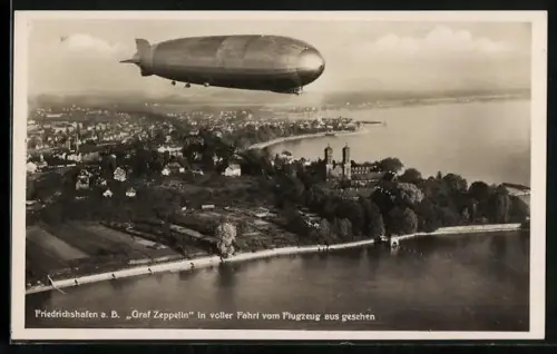 AK Friedrichshafen a. B., Graf Zeppelin in voller Fahrt, Flugzeugaufnahme