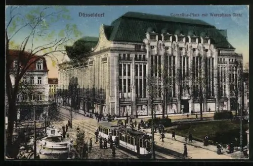 AK Düsseldorf, Corneliusplatz mit dem Warenhaus Tietz, eine Strassenbahn auf der Strasse