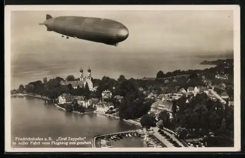 AK Friedrichshafen a. B., Luftschiff Graf Zeppelin in voller Fahrt vom Flugzeug aus gesehen