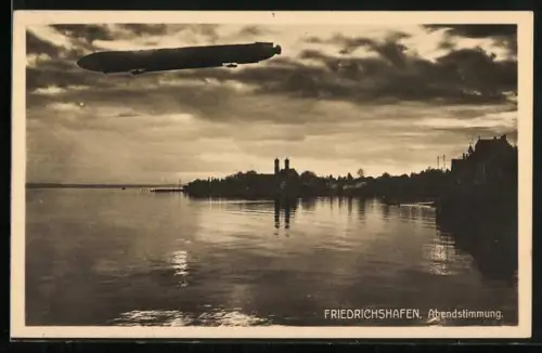 AK Friedrichshafen a. B., Abendstimmung am Bodensee mit Zeppelin am Horizont