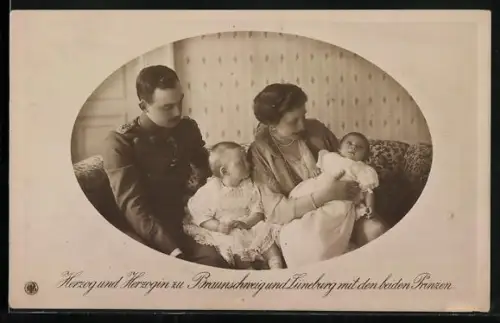 AK Herzogin und Herzog von Braunschweig und Lüneburg mit den beiden Prinzen