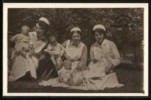 AK Schwestern mit Babys im Kinder-Asyl