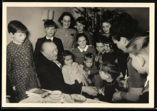 AK Konrad Adenauer feiert Weihnachten mit Waisenkindern