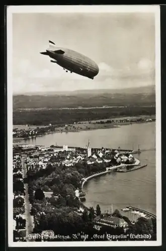AK Friedrichshafen a. B., Panorama mit Luftschiff LZ 127 Graf Zeppelin
