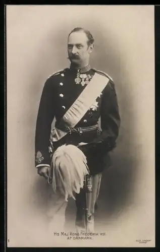 AK König Frederik VIII. von Dänemark in Paradeuniform mit Ordenspange