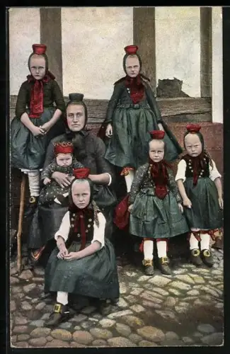 AK Frau und Kinder in hessischer Tracht