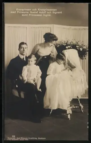 AK Kronprinsen och Kronprinsessan med Prinsarne Gustaf Adolf och Sigvard samt Prinsessan Ingrid