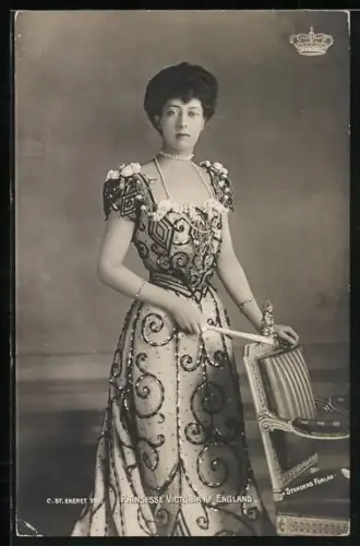AK Prinzessin Victoria von England in einem prächtigen Kleid