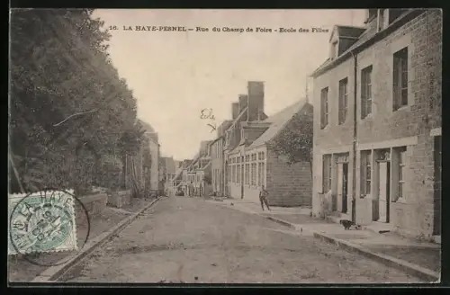 AK La Haye-Pesnel, Rue du Champ de Foire, École des Filles