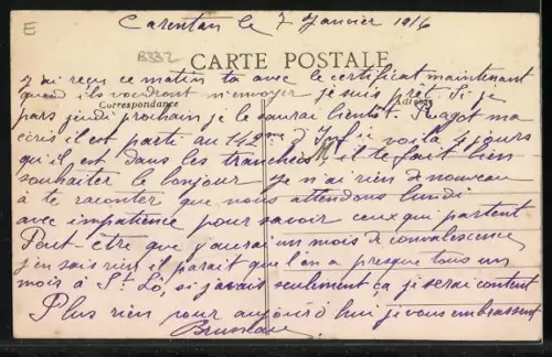 AK Carentan, Place Vauban avec bâtiments historiques et charrette