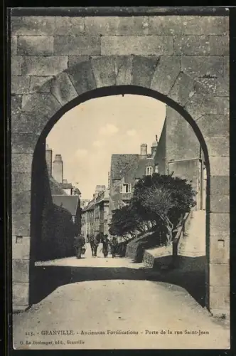 AK Granville, Anciennes Fortifications, Porte de la rue Saint-Jean