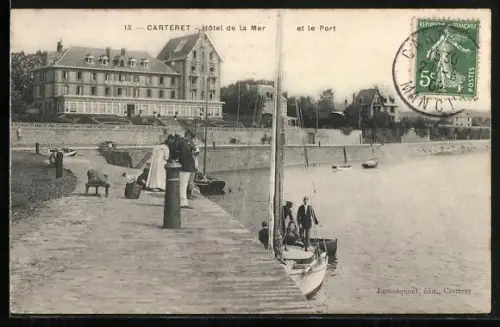 AK Carteret, Hôtel de la Mer et le Port avec voilier amarré
