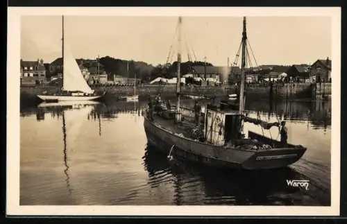 AK Paimpol, Le Bassin avec voilier et bateau de pêche