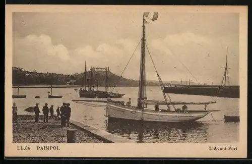 AK Paimpol, L`Avant-Port avec voiliers et spectateurs sur le quai